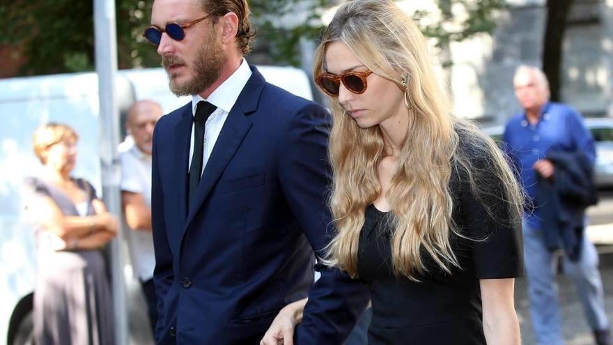 Pierre Casiraghi y Beatrice Borromeo, ayer en el funeral de su abuela.