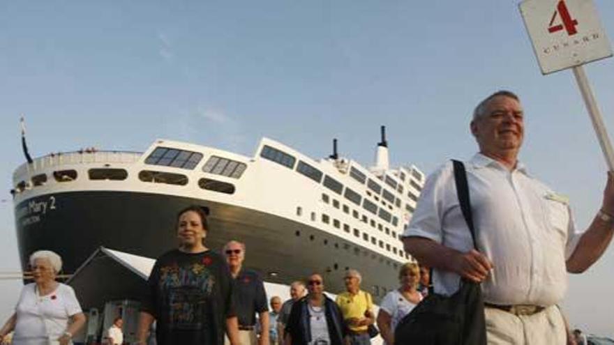 Llegada de turistas en un crucero a Valencia.