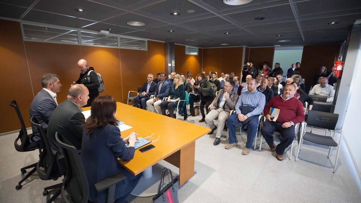 11 de marzo: encuentro de Consell, Govern, consistorios, empresarios y sindicatos. «Las reservas están congeladas», se informa.