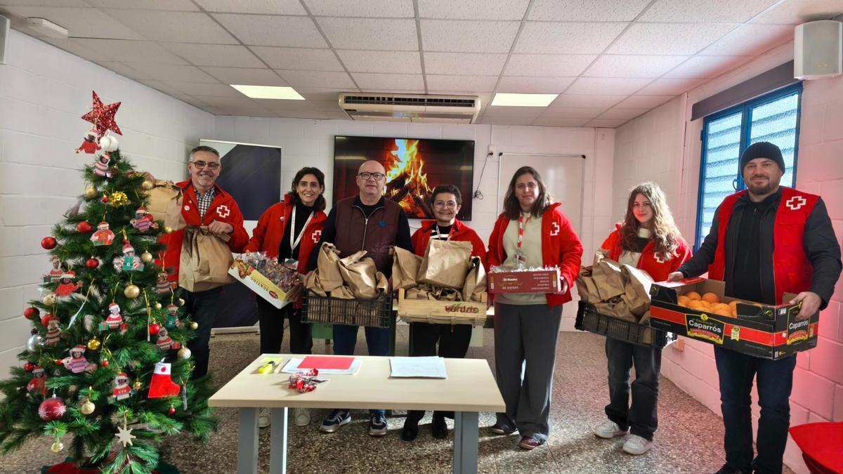 Cruz Roja en Elche ha repartido 54 menús en Nochebuena entre los más desfavorecidos