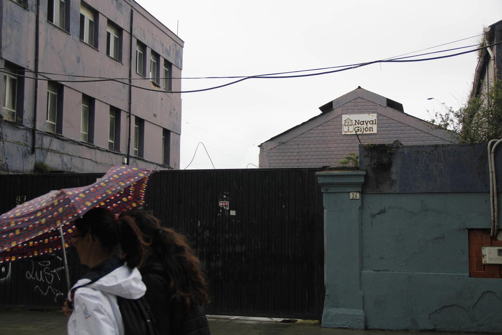 El "diálogo", la alternativa de la calle al conflicto por la franja de Naval Gijón (en imágenes)