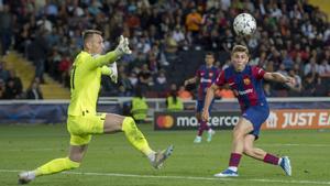 Fermín envía el balón al palo en la jugada anterior al gol de Ferran