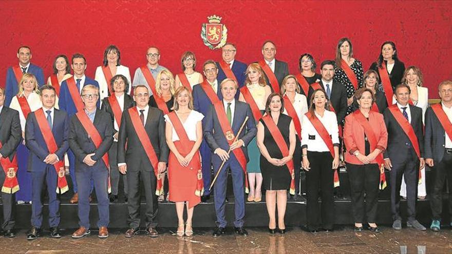 Foto de familia de la nueva corporación