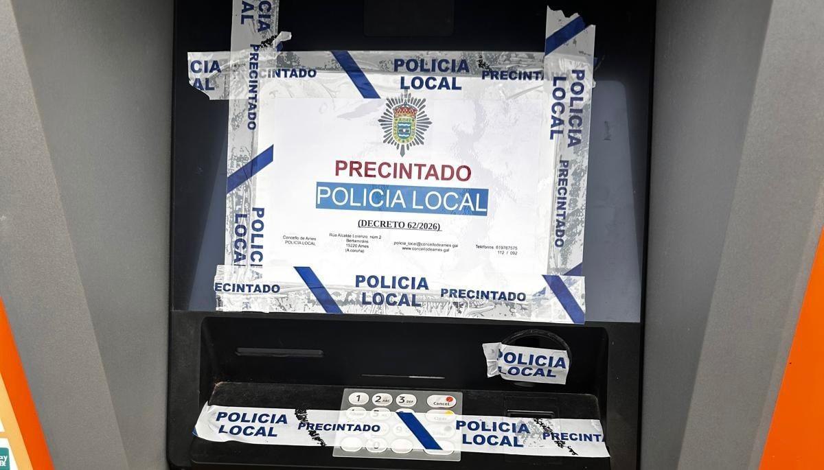 Precinto policial en el denominado 'cajero ladrón' de Bertamiráns