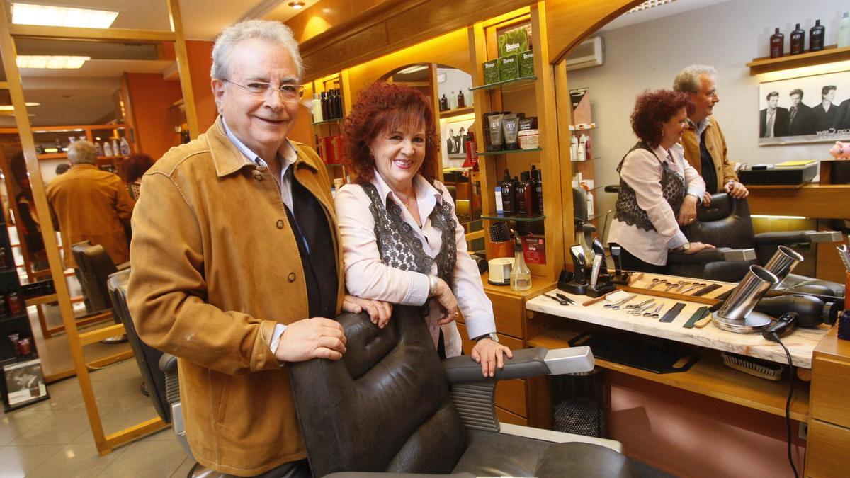 Paco Darné i la seva dona, Cati Xifra, l'any 2012, quan el perruquer es va jubilar.