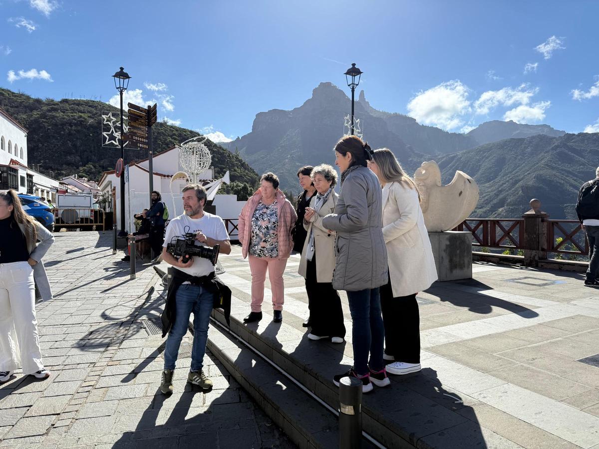 Vecinas participan en la grabación.