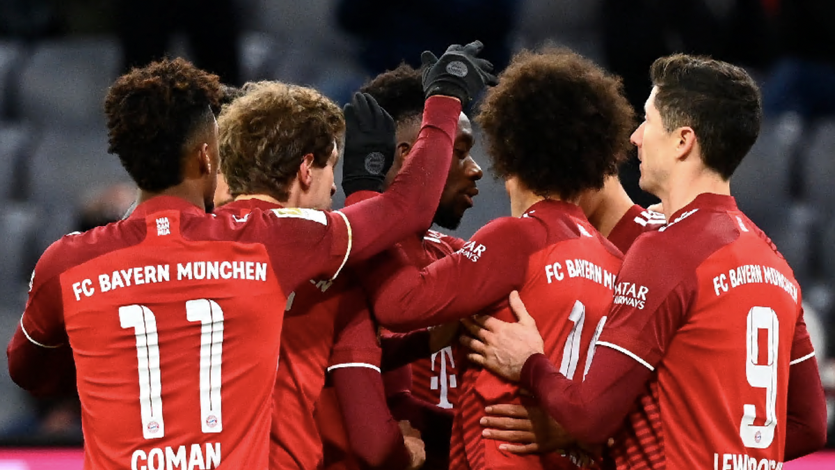 Los jugadores del Bayern celebrando el gol de Sané