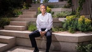 Enric Batlle, arquitecte: «M’encanta que l’‘establishment’ de Barcelona s’hagi apropiat de les Tres Xemeneies de Sant Adrià»
