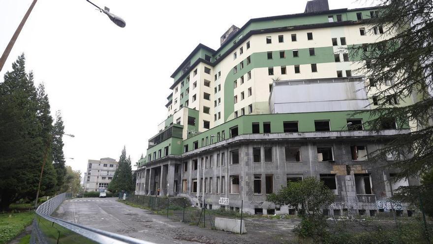 Los vecinos de El Cristo apoyan el Palacio de Justicia en el viejo HUCA: «Sería una maravilla para el barrio»