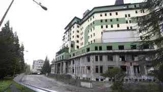 El futuro del viejo HUCA de Oviedo, entre el aula y la toga: así son los planes de Barbón y Queipo para la zona