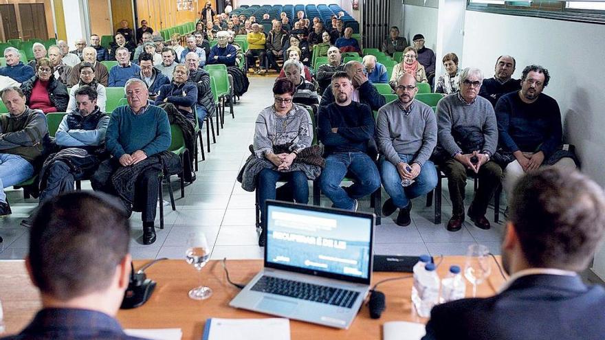 Reunión del conselleiro en la cooperativa ourensana de Viña Costeira.