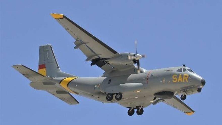 Un avión del Ejército del Aire se incorpora a la búsqueda del windsurfista desaparecido en Canarias