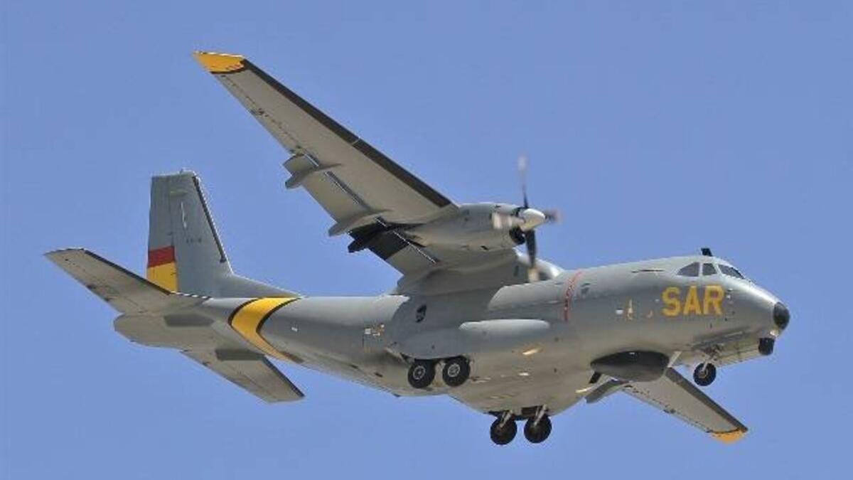 Avión del Ejército del Aire que participará en las labores de búsqueda del windsurfista desaparecido en Canarias.