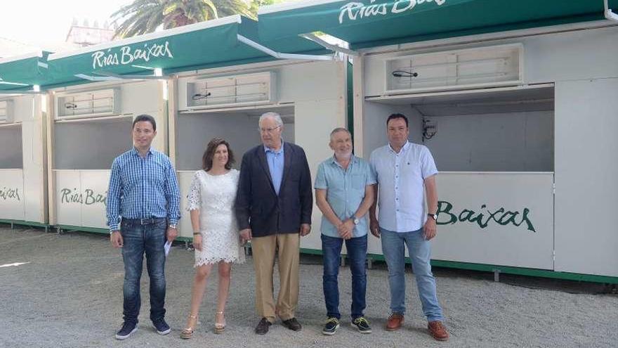 Xosé Ramón Abal, Fátima Abal, Juan Gil, Victor Caamaño y Tino Cordal, en la presentación de las fiestas. // Noé Parga