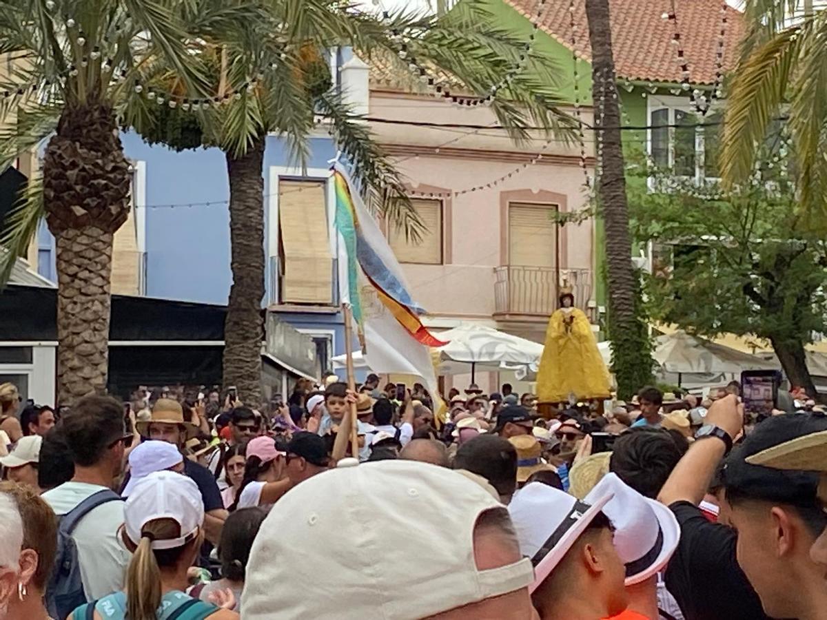 Miles de aspenses acompañan a la Virgen de las Nieves en la histórica romería de la Traída desde Hondón de las Nieves