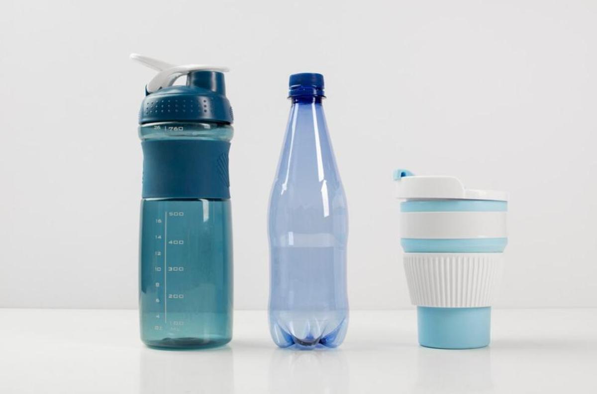Compte amb l'ús d'ampolles reutilitzables de plàstic