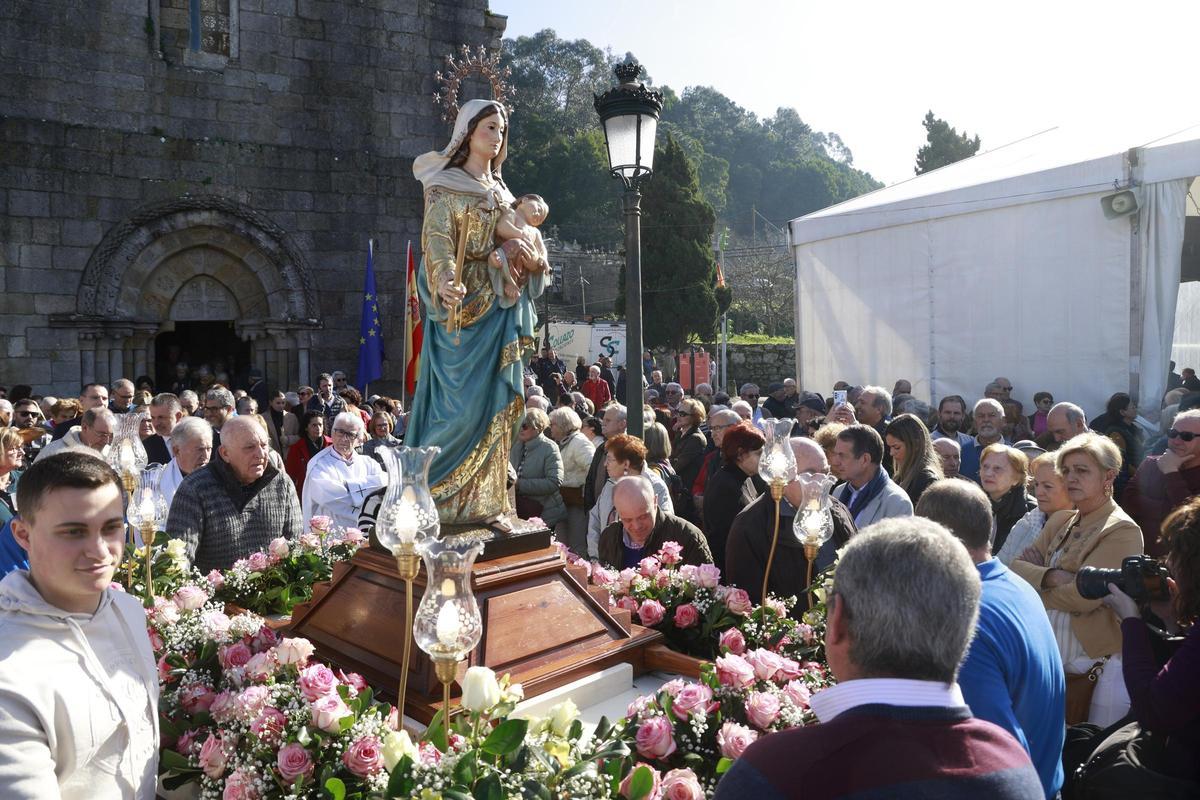 La pasión por la Candelaria ilumina Castrelos