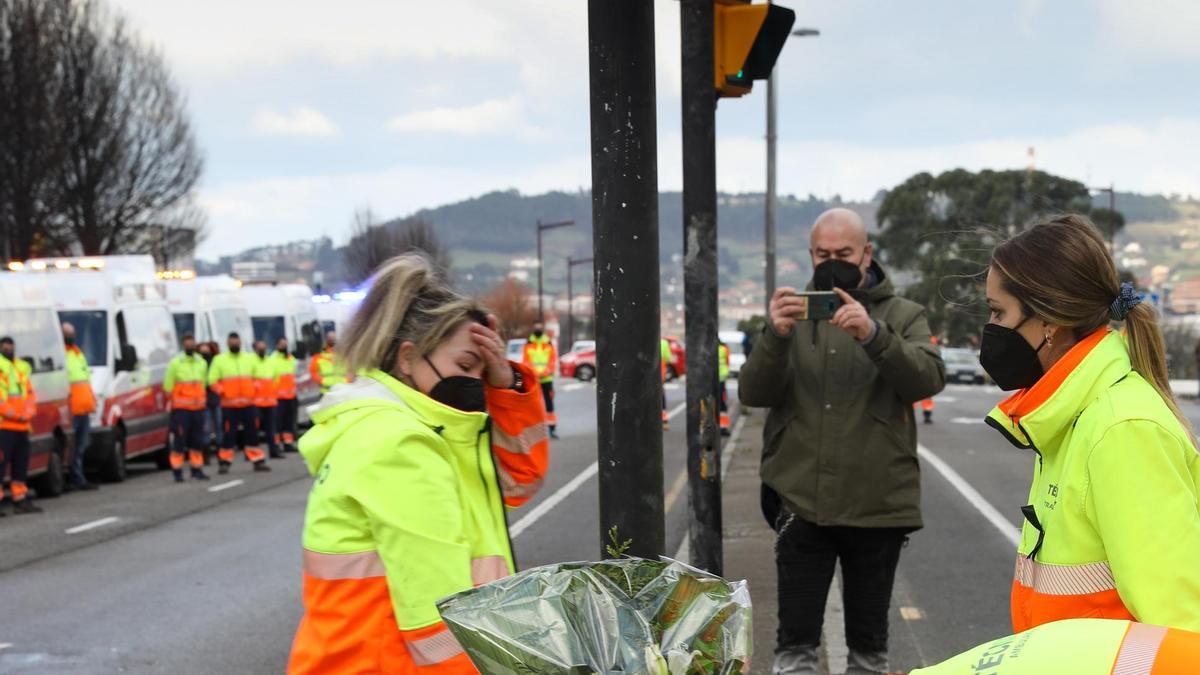 Homenaje de sus compañeros al técnico de ambulancia fallecido en Gijón