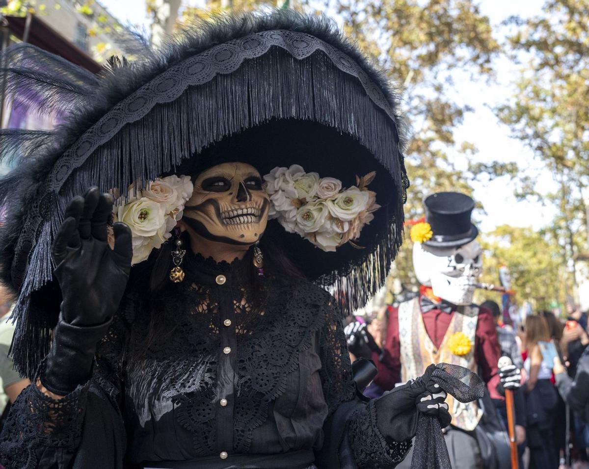 Barcelona celebra la vida amb la Desfilada de Catrinas