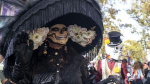 Barcelona celebra la vida amb la Desfilada de Catrinas