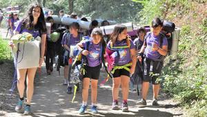 Un grupo de niños y niñas con sus monitores en una actividad de Fundesplai, el verano pasado.