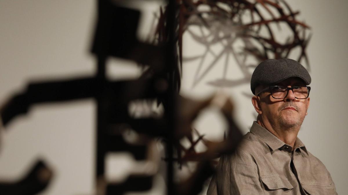 Alfonso de la Torre, en la cúpula del Niemeyer, en la inauguración de la exposición "Arte y espiritualidad" .