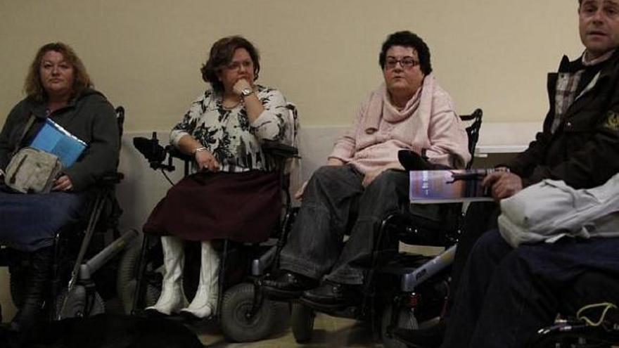Un grupo de discapacitados durante la última reunión de la Asociación de Personas con Diversidad Funcional.