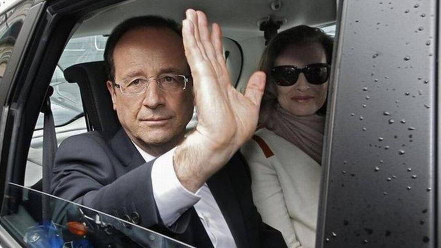 Hollande toma el relevo de Sarkozy como séptimo presidente de la República francesa