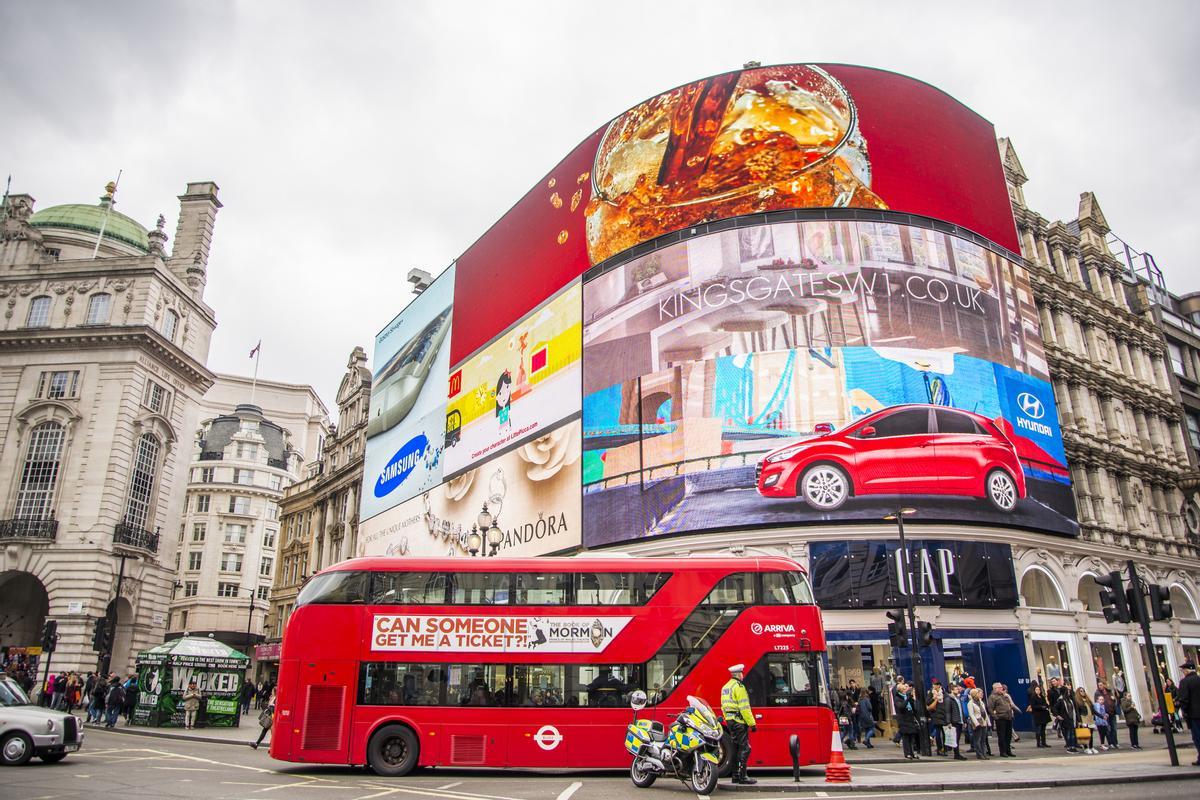 Picadilly Circus se consagra como el epicentro de la ciudad.