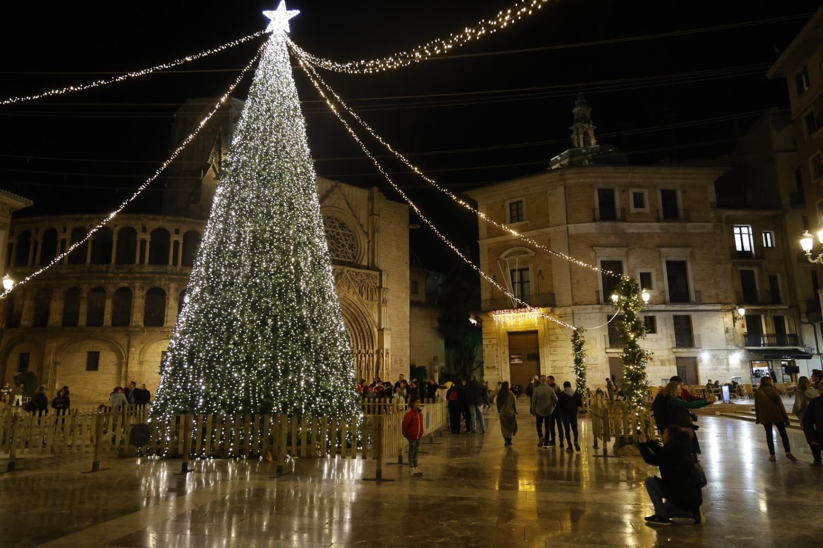 La Navidad llega a València con el encendido de luces