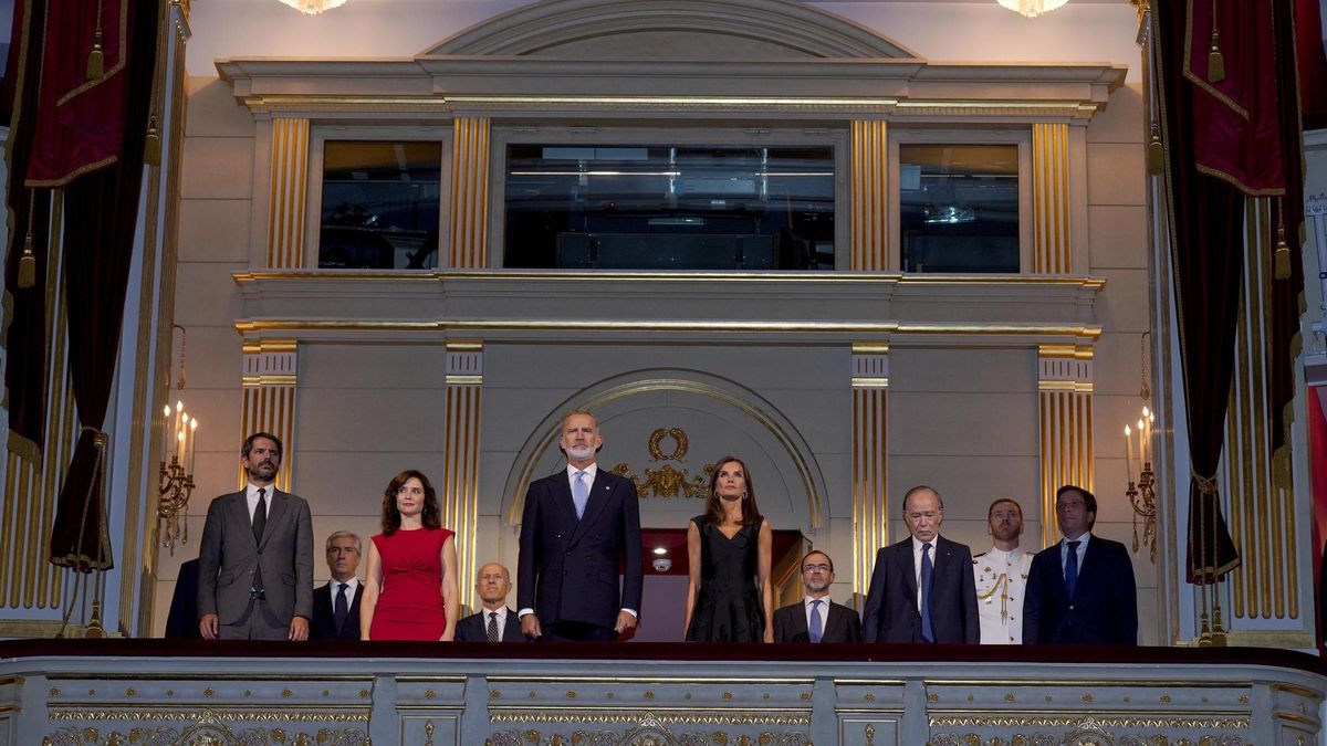 Los Reyes abren su palco del Teatro Real a la sociedad civil