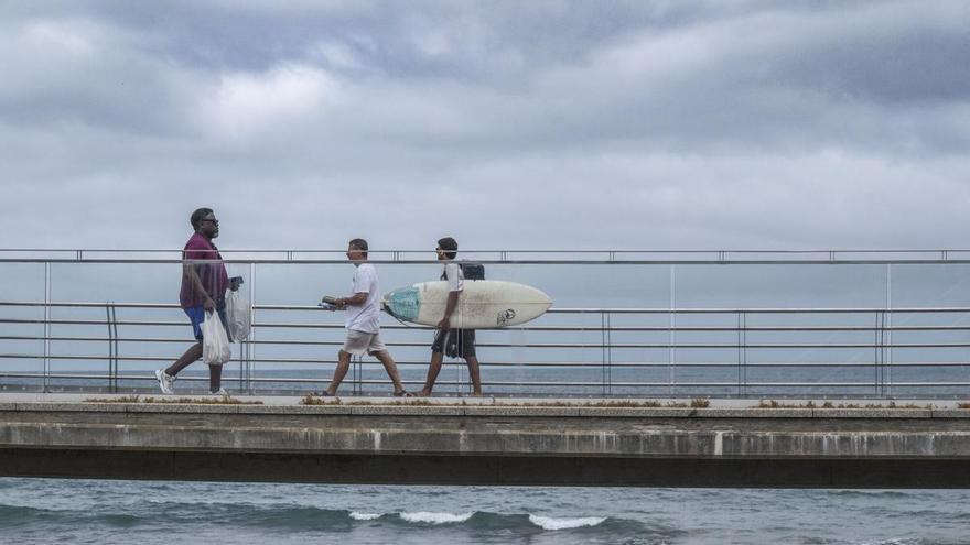 Canarias afronta el jueves con intervalos nubosos y rachas de viento fuerte, según la Aemet