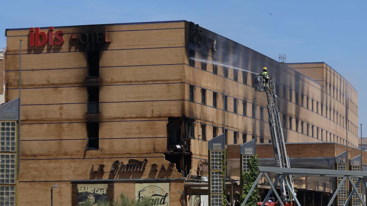 Se reactiva por tercera vez el incendio del hotel Ibis