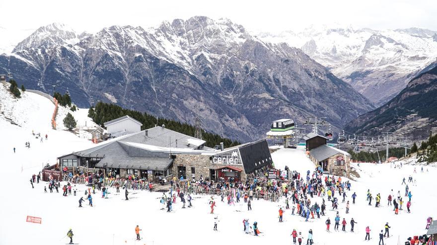 La Semana Santa, el rayo de esperanza del esquí para salvar la temporada