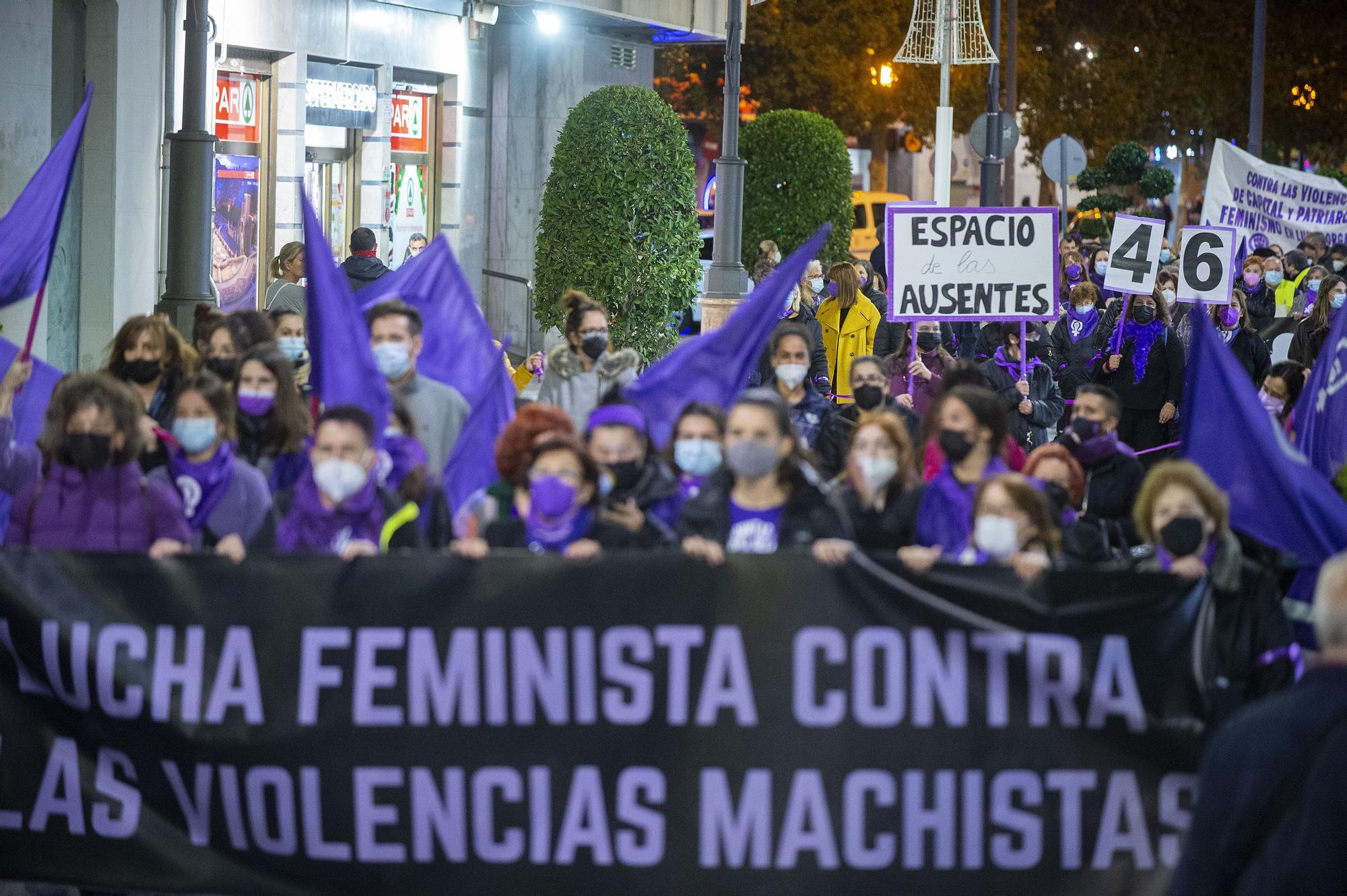 25N: Manifestación contra la violencia de género en Cartagena