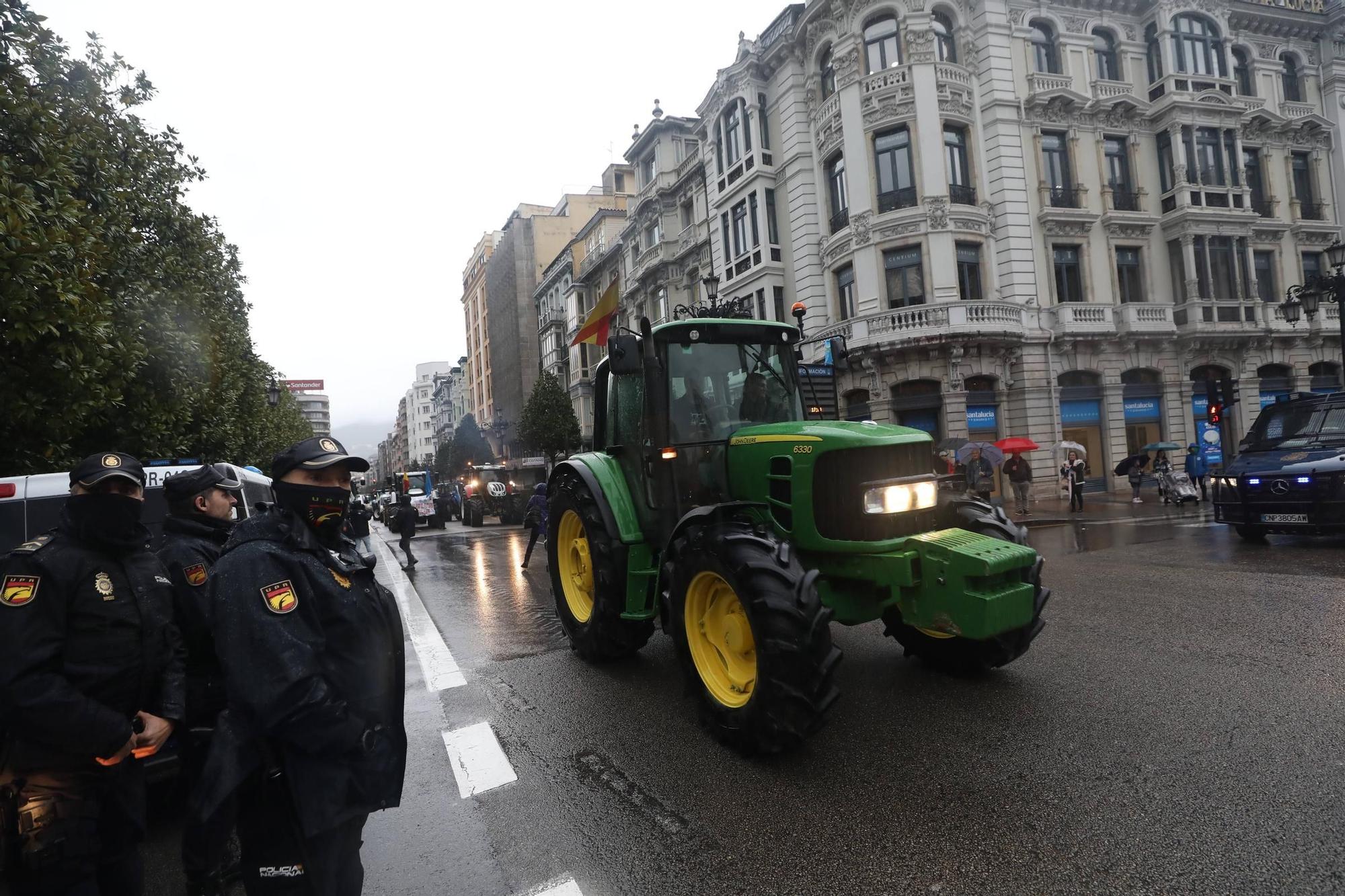 Protestas de los ganaderos y agricultores en Oviedo