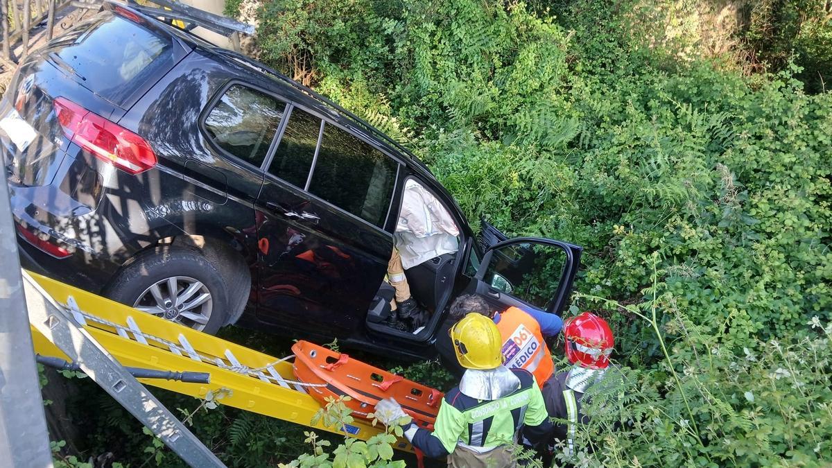 Uno de los vehículos accidentados esta mañana en Arteixo.