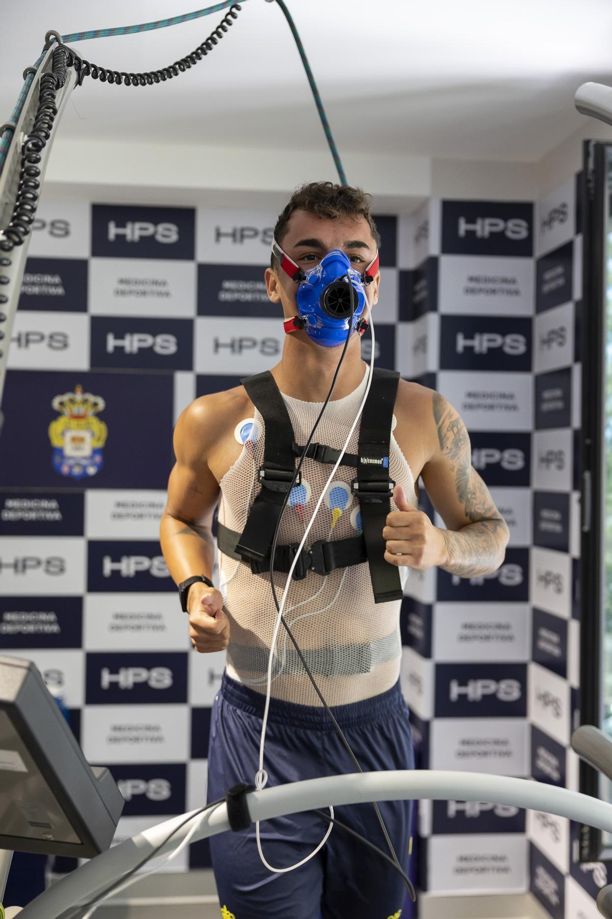 Reconocimiento médico de jugadores de la UD Las Palmas en el Hospital Perpetuo Socorro
