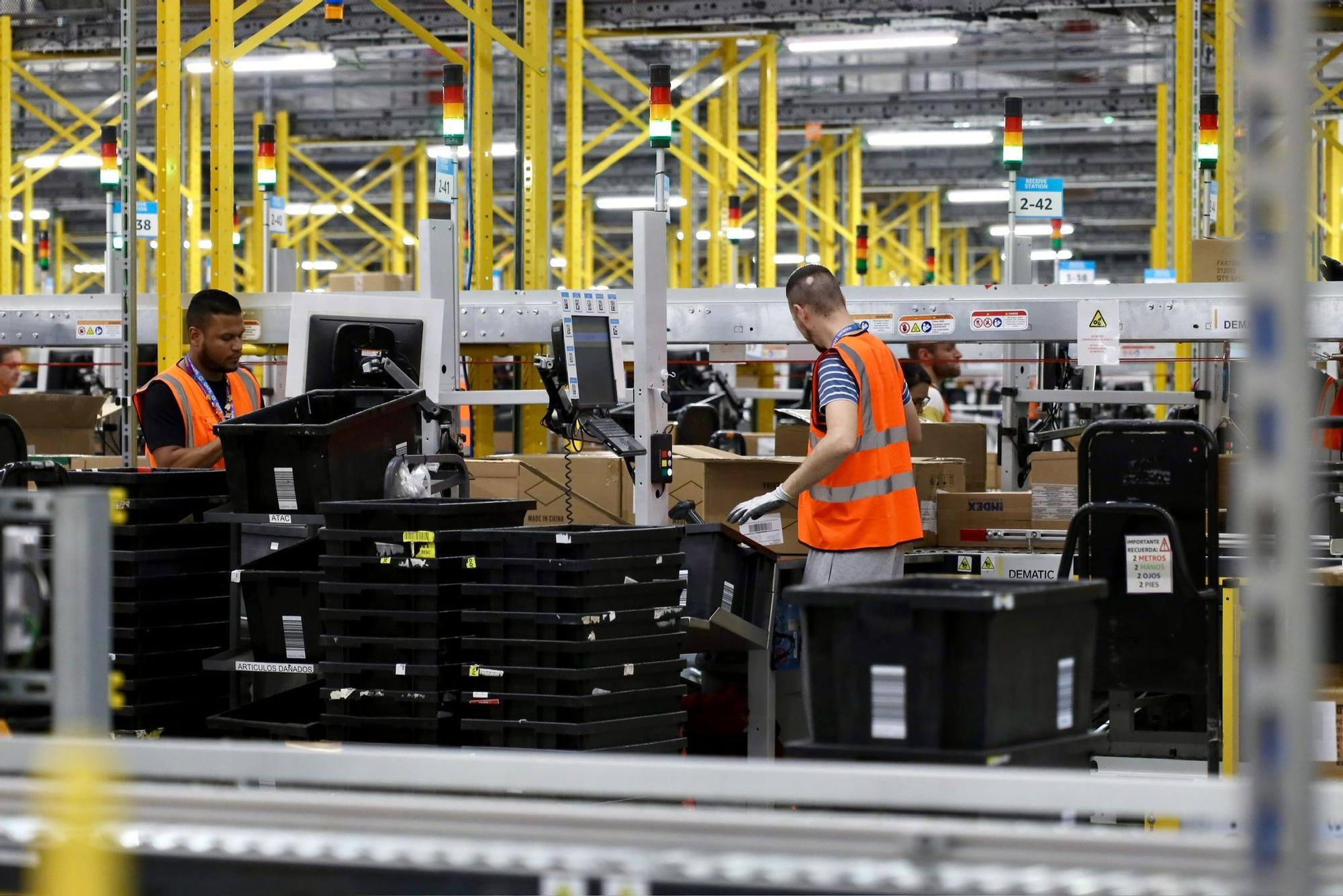 En imágenes |  El gran almacén de Amazon en Zaragoza cumple su primer año de actividad