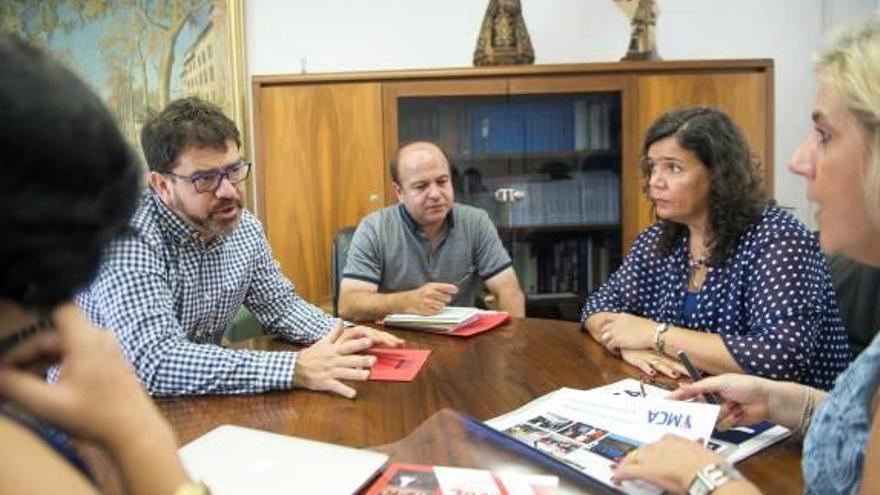 La ONG de Colombia YMCA muestra sus proyectos a la diputación