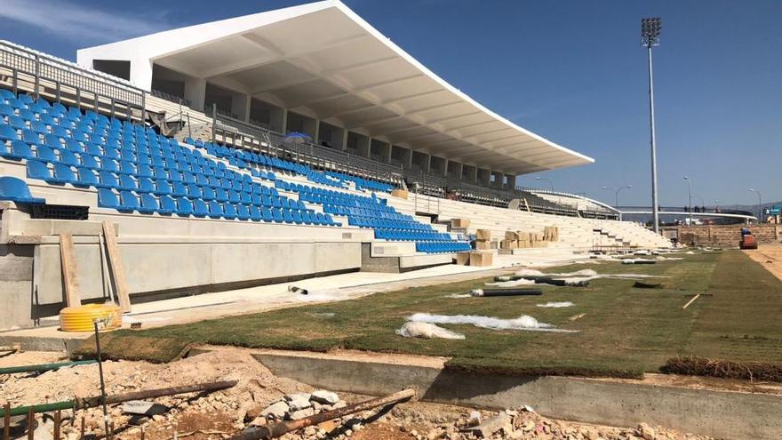 El cÃ©sped se ha empezado a colocar esta maÃ±ana.