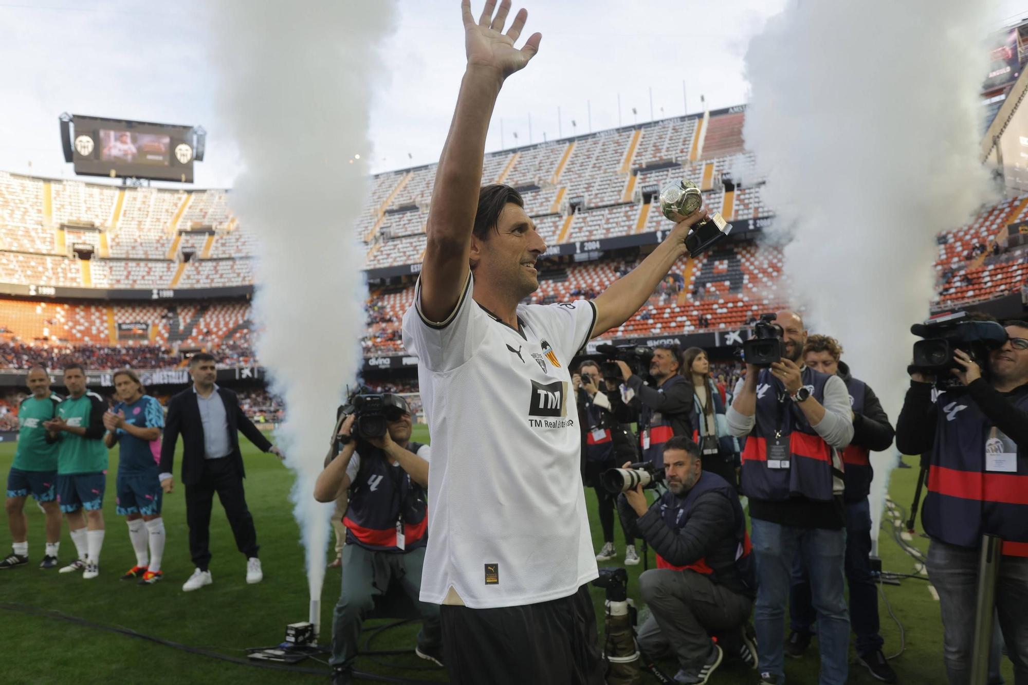 ¡Qué recuerdos! Las fotos del homenaje al Valencia del Triplete