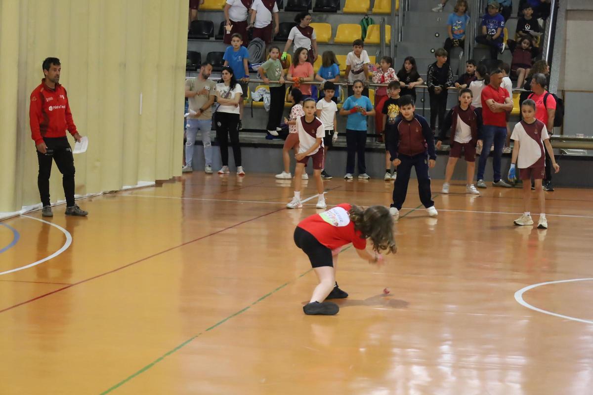 El Pavelló i el trinquet de Tavernes van ser els escenaris de la Trobada de Pilota a l'Escola.