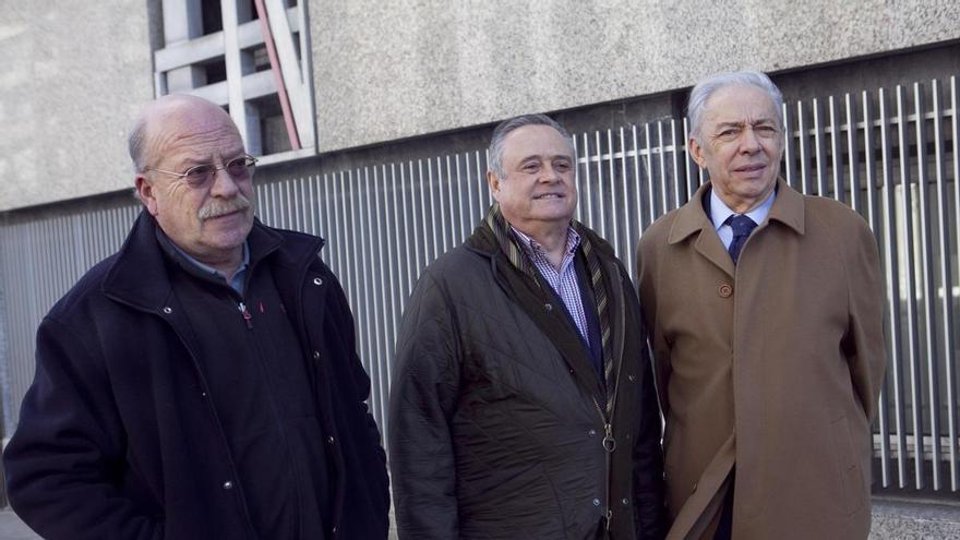 Compañeros y amigos arropan a la familia de Óscar Fleites, periodista "valiente"