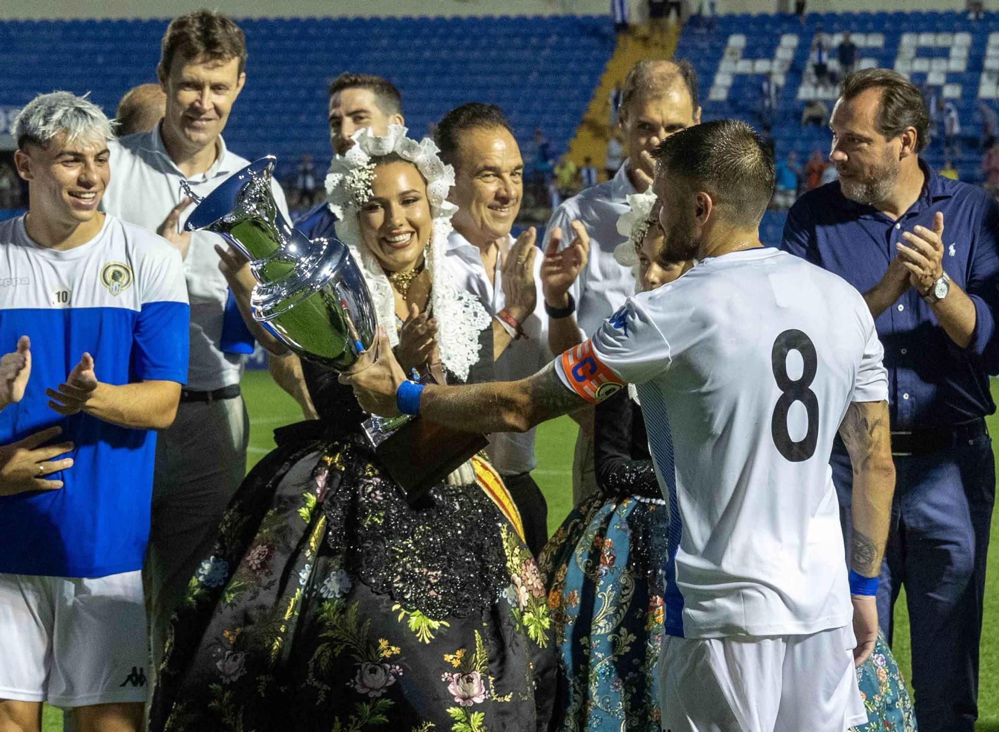 El Hércules celebra el 50 aniversario del Rico Pérez ganando el Trofeo Ciudad de Alicante ante el Alavés