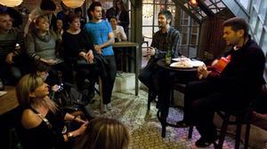 El duo de Cornellà va dedicar un concert íntim a un selecte grup de seguidors al restaurant barceloní ’Beefshop’.