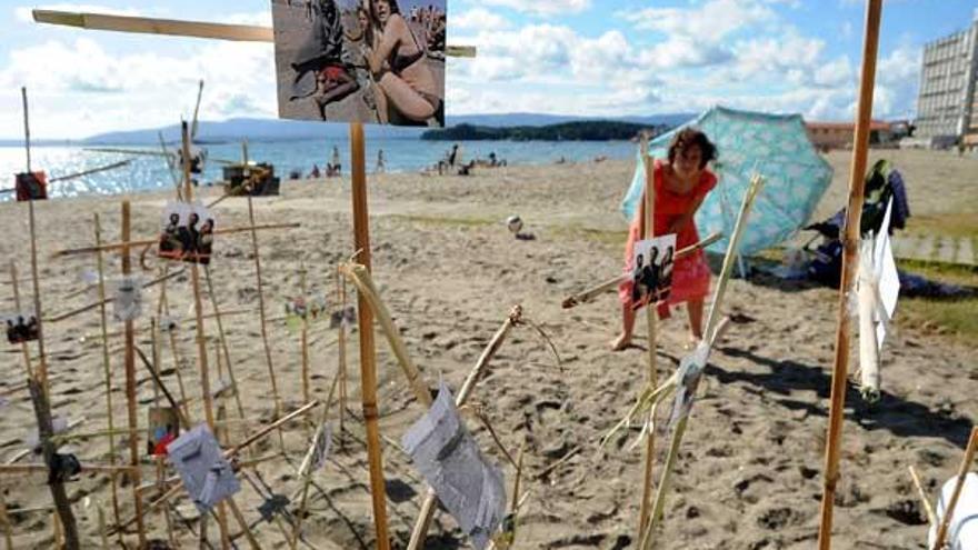 Cruces instaladas en la playa de A Concha-Compostela