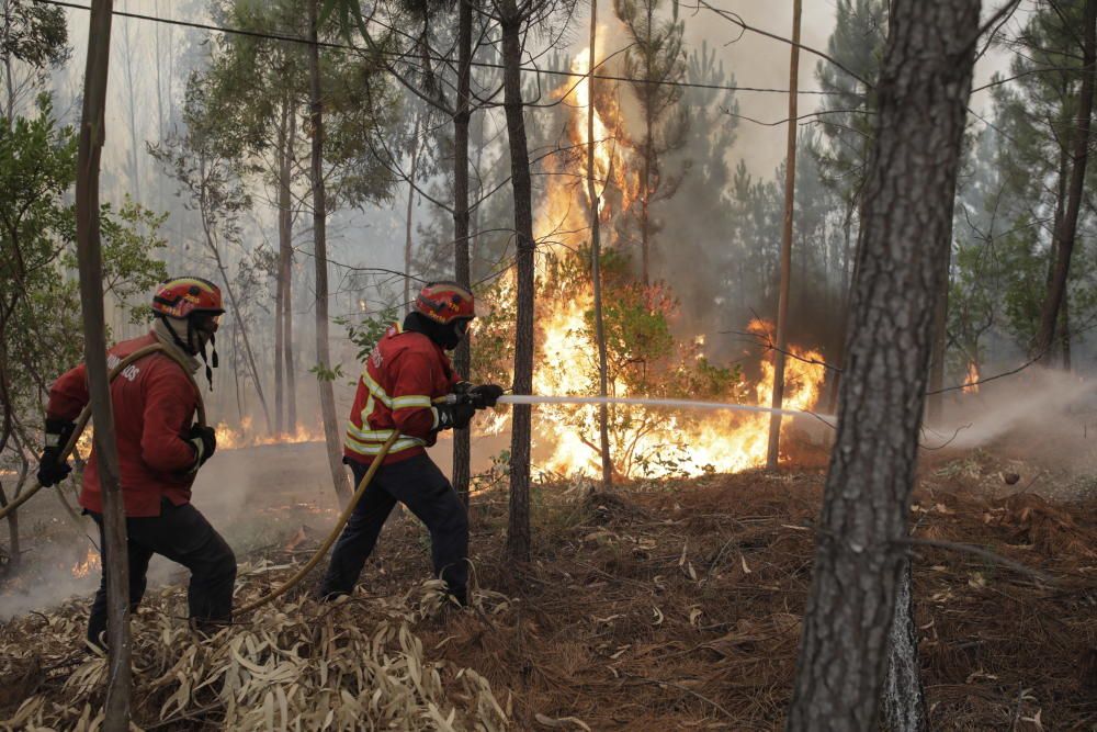 Portugal respira tras controlar el incendio de Oleiros, pero sigue en alerta