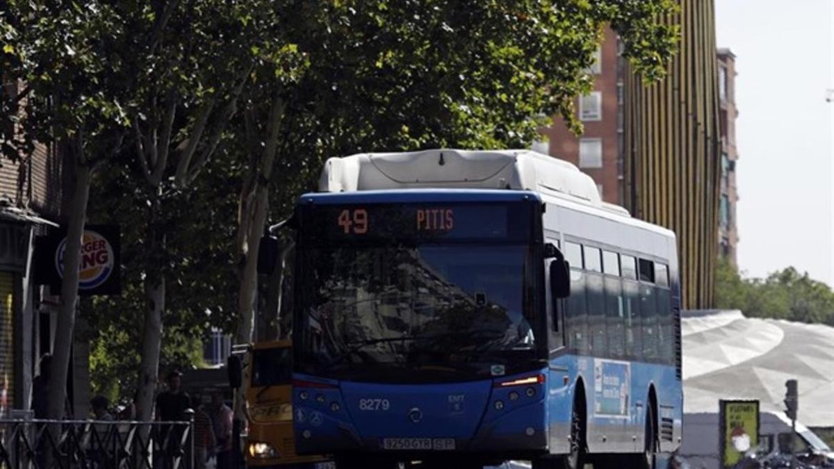 Imagen de archivo de un autobús urbano de Madrid