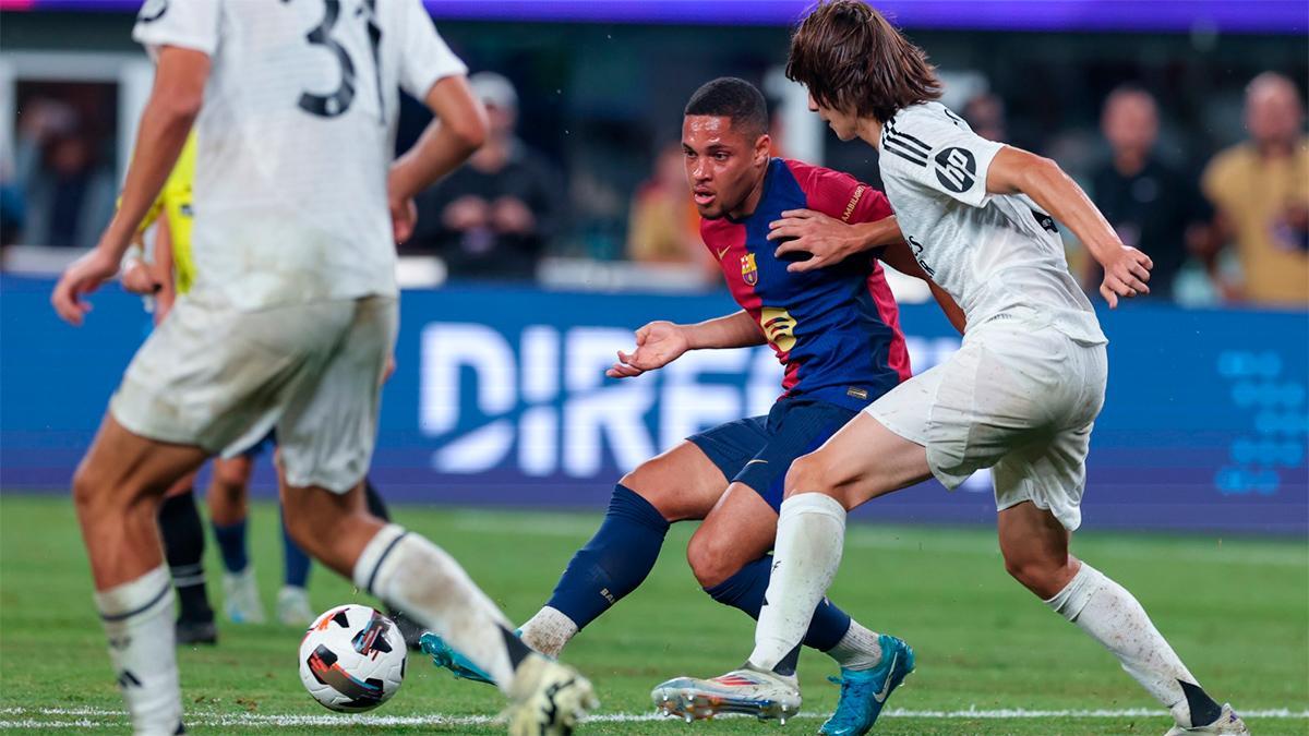 Vitor Roque, en una acción ante el Madrid